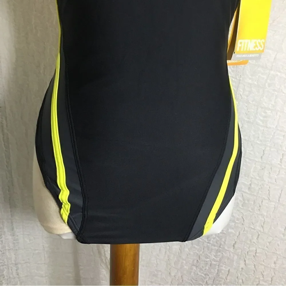 Speedo NWT Fitness One Piece Swimsuit Size 10